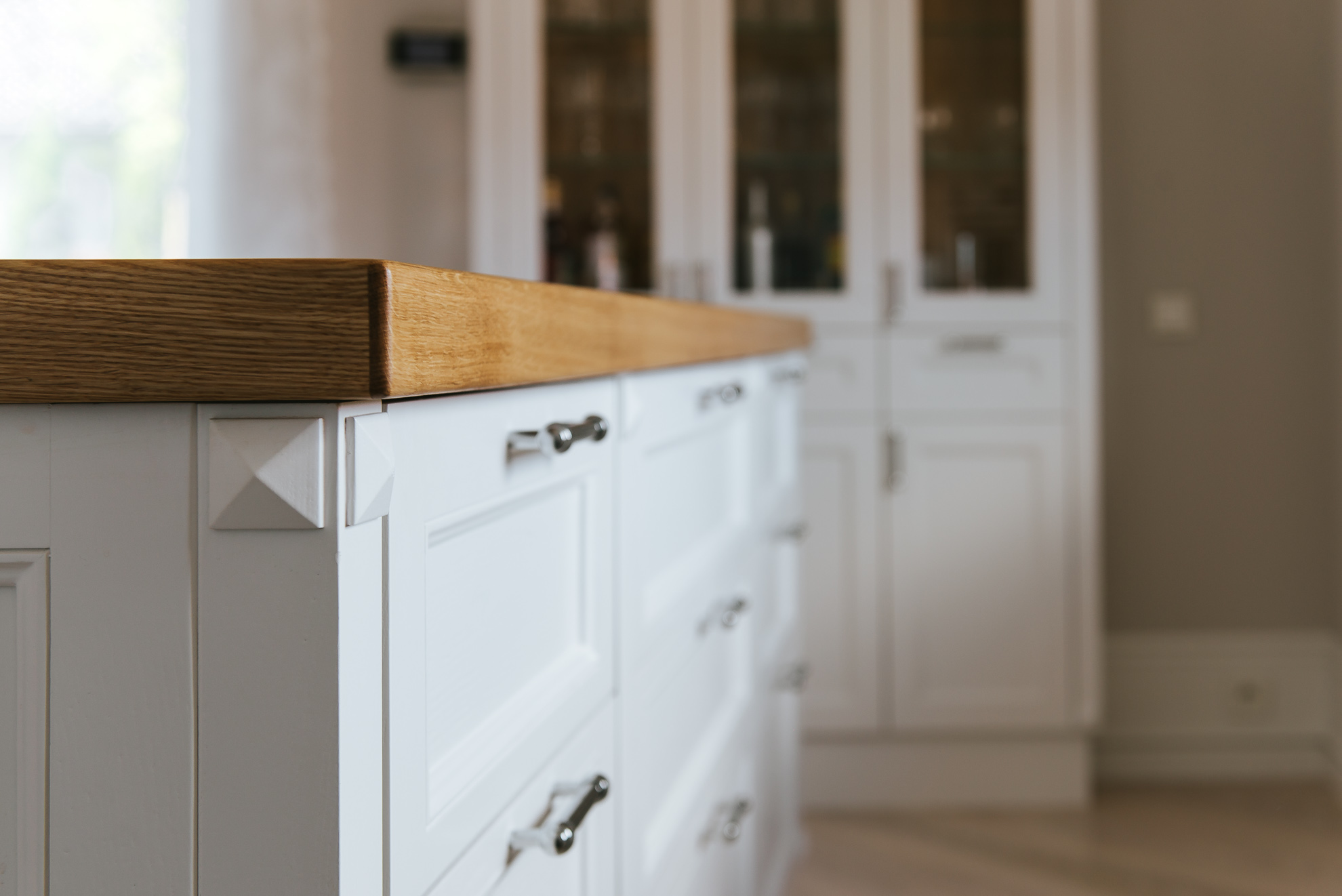 Kuchnia na zamówienie — detal blatu dębowego